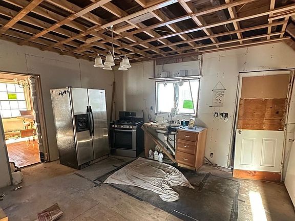 5th image of 86 Andover St