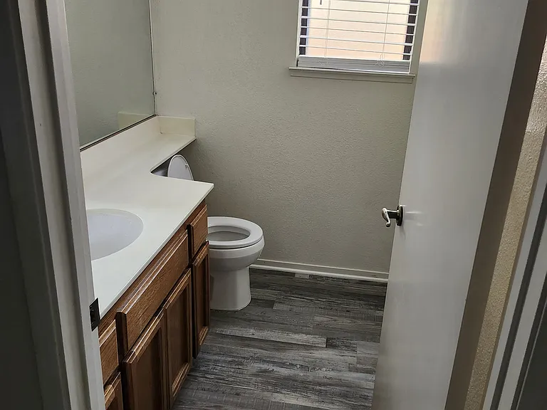 4839 Knollcrest Dr — Photo 2