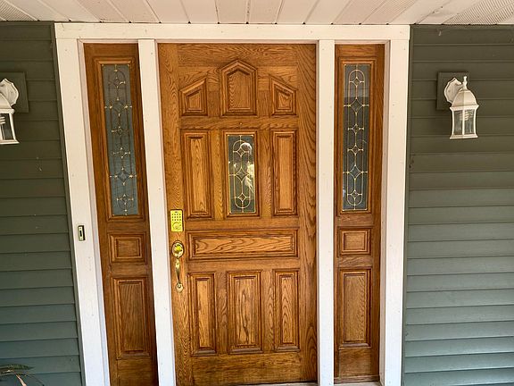 4th image of 560 Woodside Dr