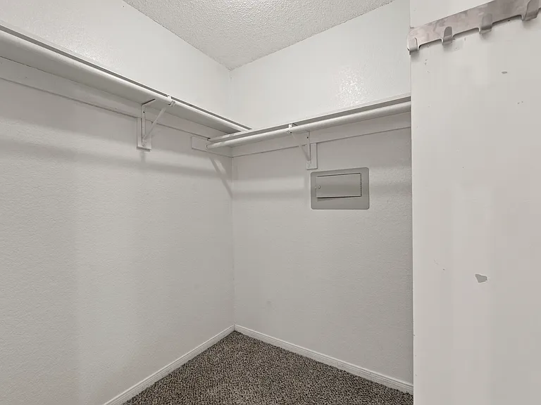 9622 Oak Springs Dr — Photo 26