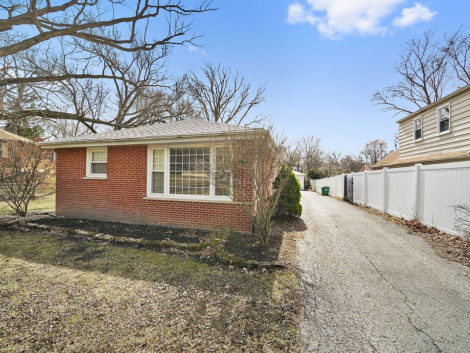 1st image of 437 W Eugenia St