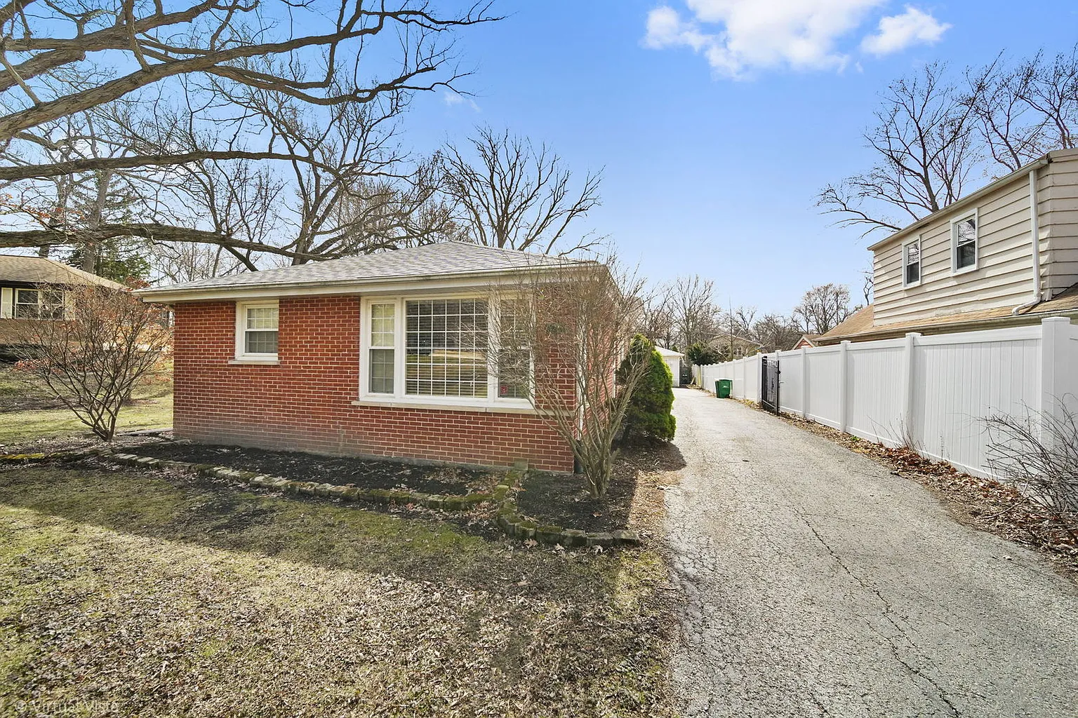 437 W Eugenia St photo 1