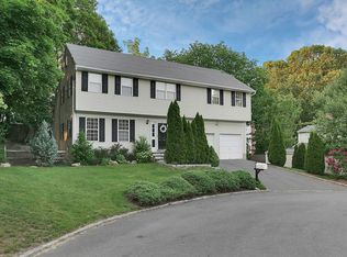 4 Rose Ln, Locust Valley, NY 11560