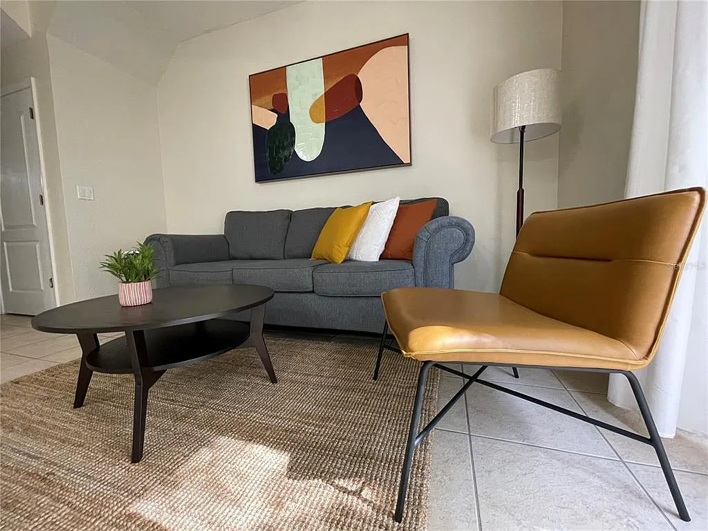 4 bed, 2.5 bath, 1400 sqft, $2,100 — Photo 3
