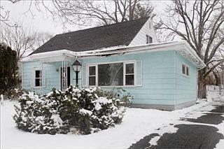 2nd image of 70 Boyd St