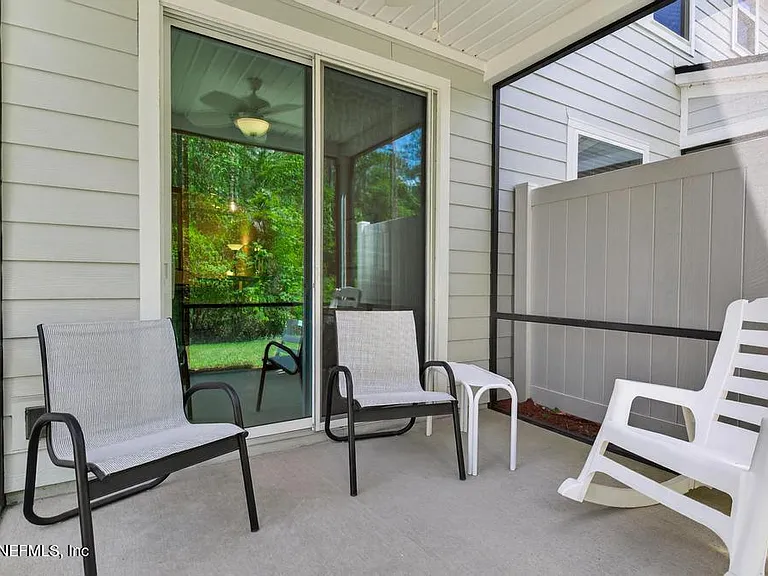 381 Richmond Dr — Photo 33