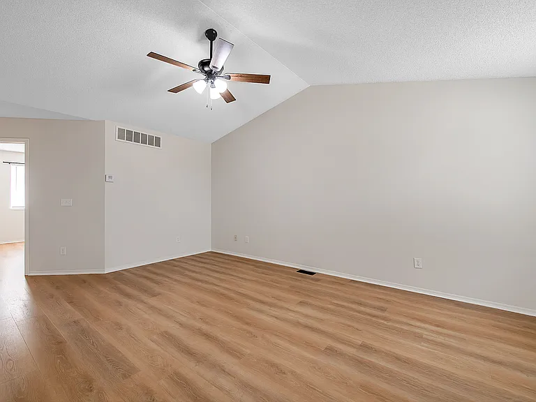 3332 N Governeour Cir — Photo 6