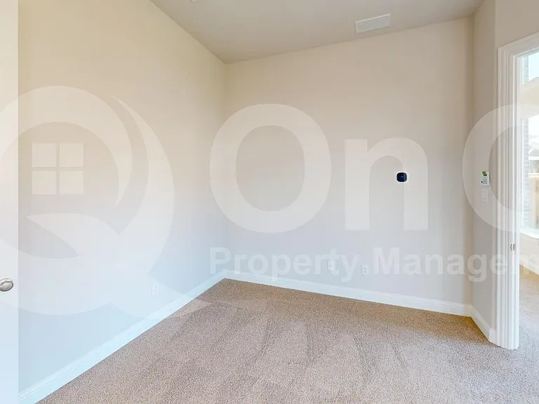 8407 Cornerstone Dr — Photo 17