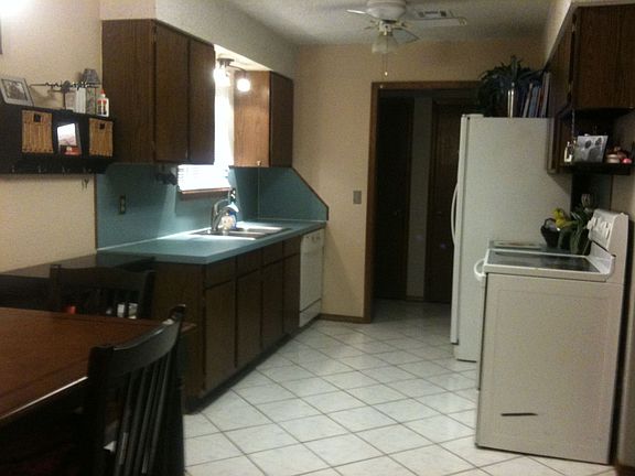 Kitchen w/dining area