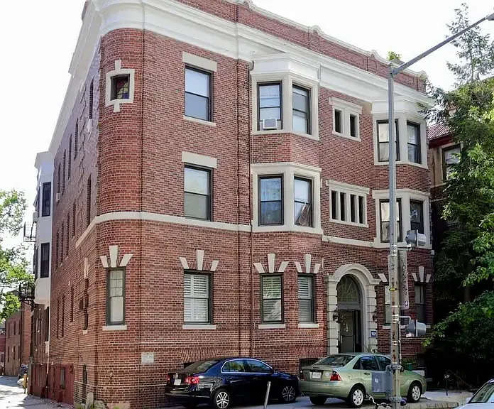 1921 19th St NW — Photo 1