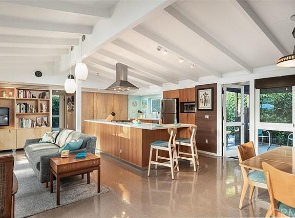 4th image of 3052 Karen Ave