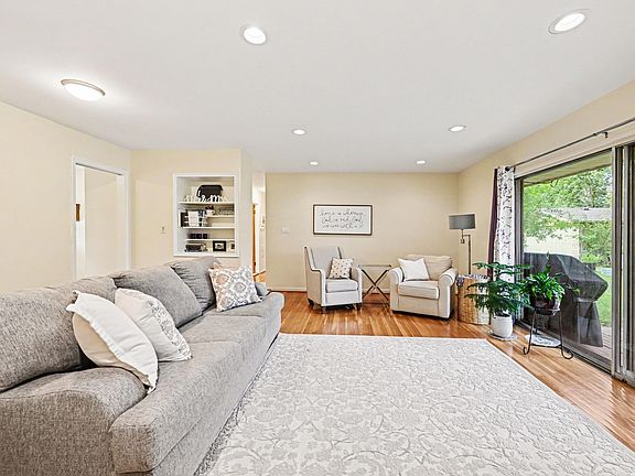 3rd image of 29567 Chelmsford Rd