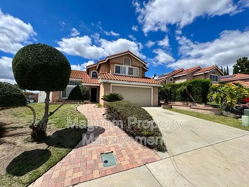 3 bed, 2.5 bath, 1678 sqft, $2,999 — Photo 3