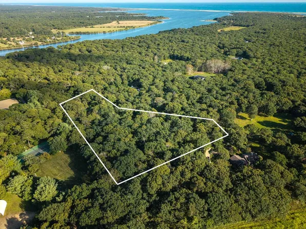 49 Cobbs Hill Rd, Chilmark, MA 02535