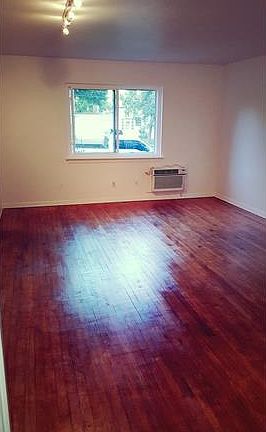 3rd image of 1518 Parkway APT 1