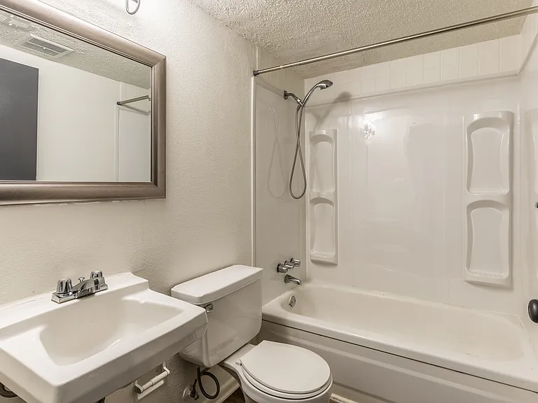 1517 Oxford Pl #1517-4 — Photo 4