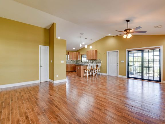 5th image of 330 Lesrohde Dr