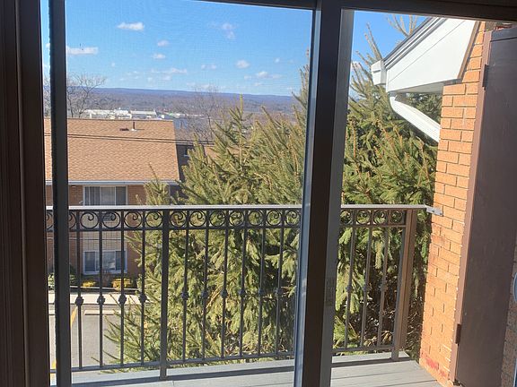 2nd image of 2 Cresthill Dr Unit C