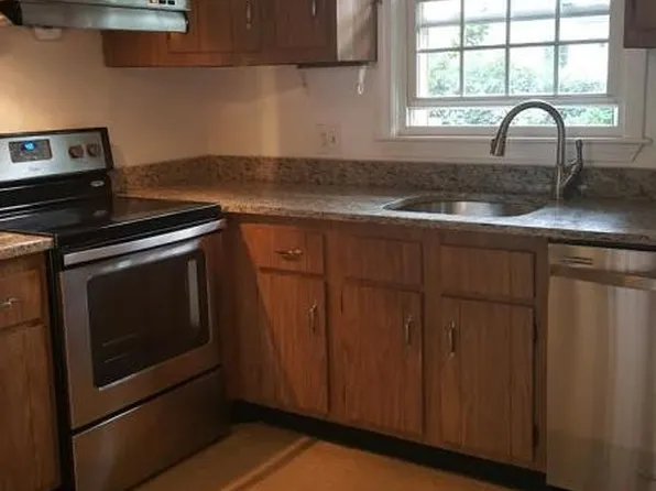 1 Town House Dr, Newton, MA 02460