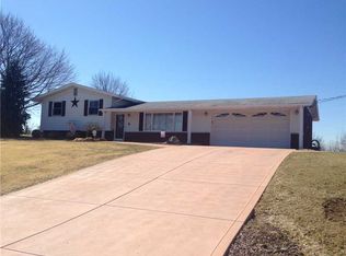 6 Royal Oaks Dr, Charleroi, PA
