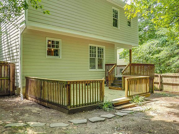 5th image of 1702 Kelly Glen Dr