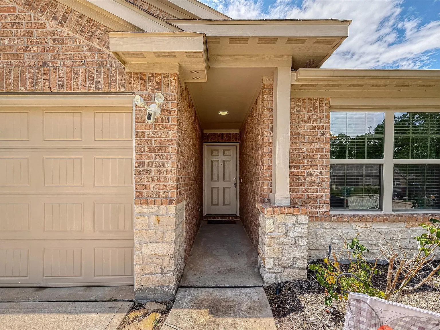 3 bed, 2.5 bath, 1513 sqft, $2,025 — Photo 2