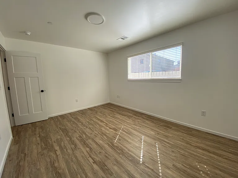 1318 6th St #3 — Photo 4