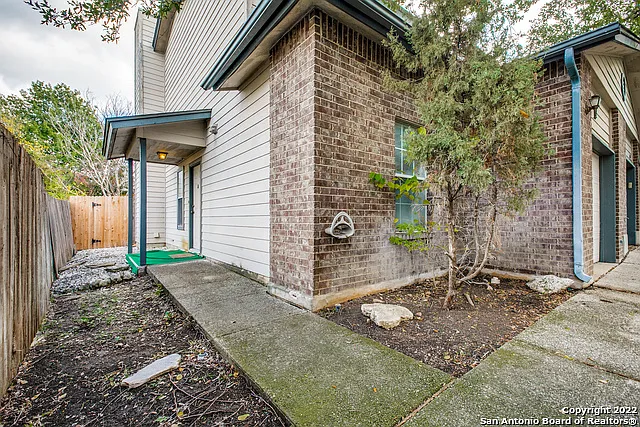 3 bed, 2.5 bath, 1348 sqft, $1,700 — Photo 2