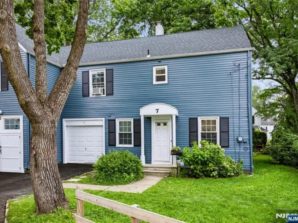 7 Burnham Pl, Fair Lawn, NJ 07410