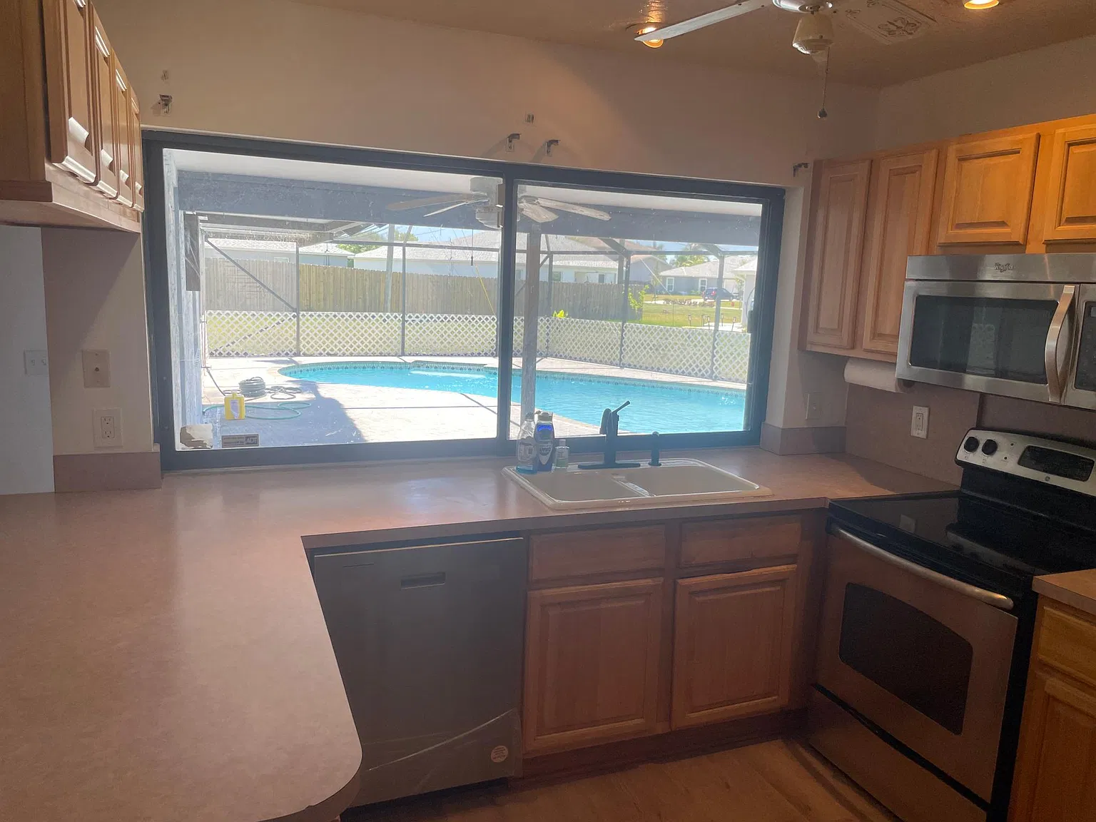 4 bed, 1917 sqft, $3,199 — Photo 3