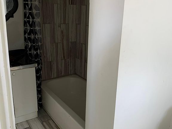 4th image of 4919 California St APT 3