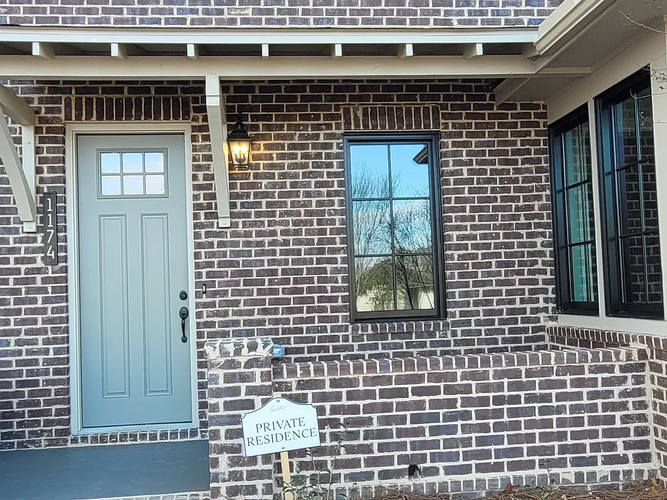 1174 Windsor Sq