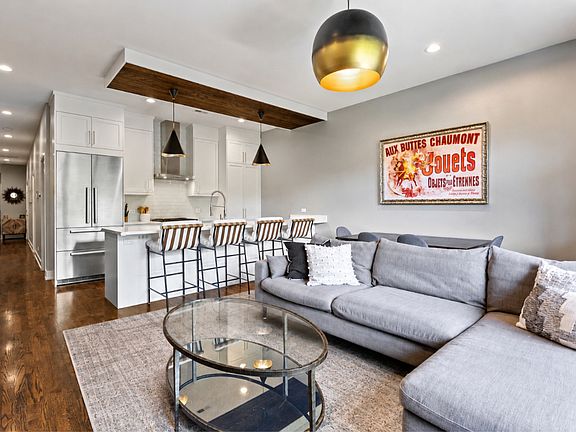 4th image of 2712 W Montrose Ave #2E
