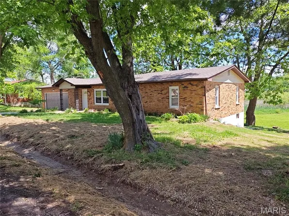 240 Lakeview Dr, Elsberry, MO 63343