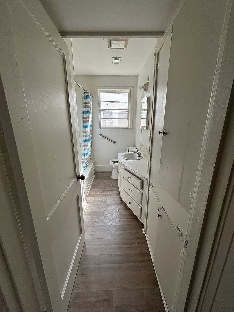 Charming 2 Bedroom House — Photo 4