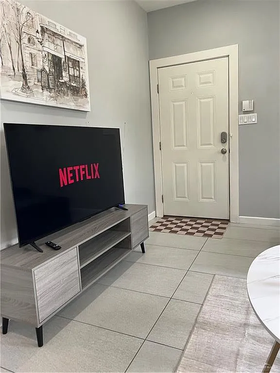 2 bed, 2.0 bath, 967 sqft, $1,600 — Photo 3