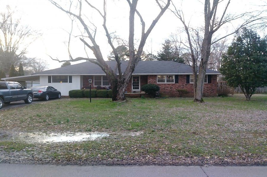 1st image of 121 Meadowbrook Dr