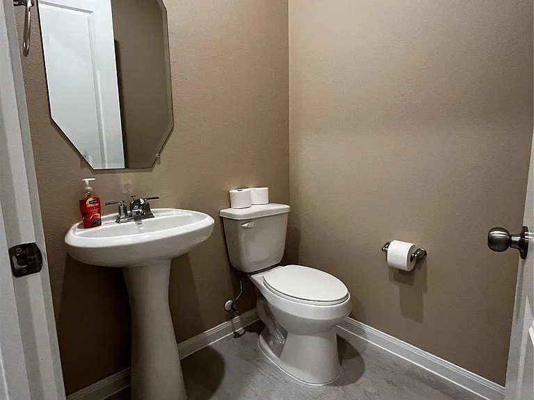 18206 Sonresa Way — Photo 3