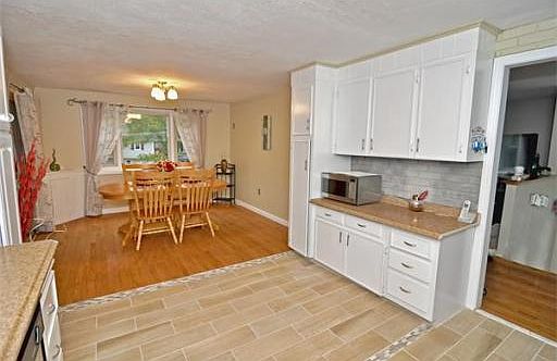 4th image of 10 Treeland Dr
