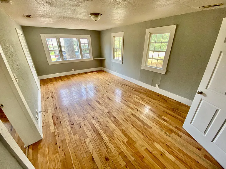 1116 Shady Rest Rd — Photo 3