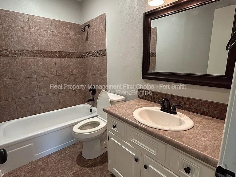 1406 Strozier Ct — Photo 14