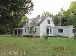 20745 Leland Rd, Three Rivers, MI 49093