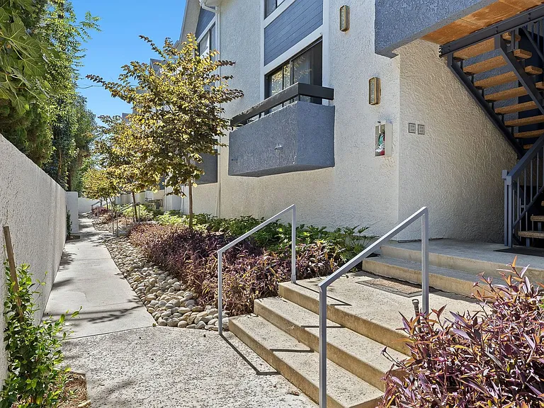 14543 Burbank Blvd — Photo 22