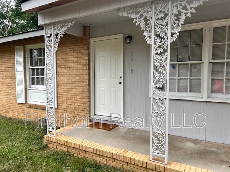 3 bed, 1.0 bath, $1,300 — Photo 2