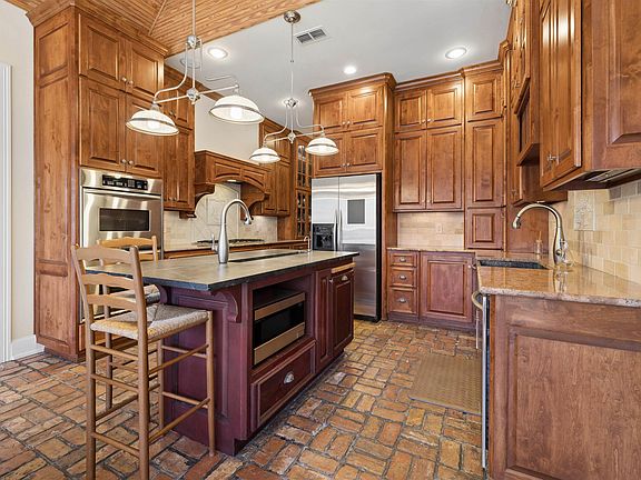 2nd image of 15120 Big Oak Bay Rd