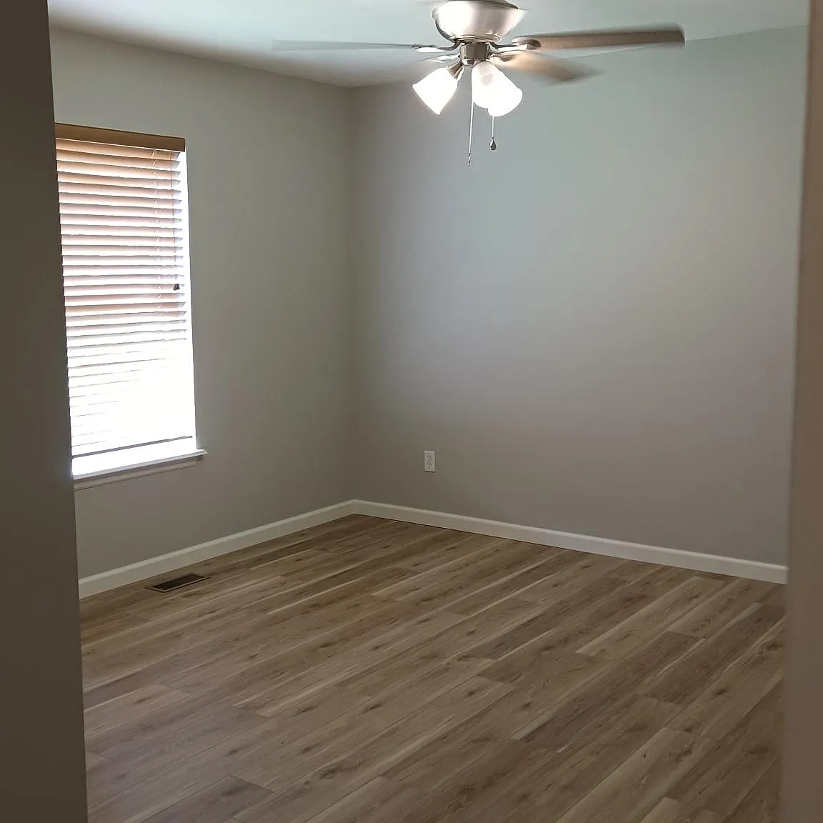 2 bed, 850 sqft, $1,300 — Photo 3