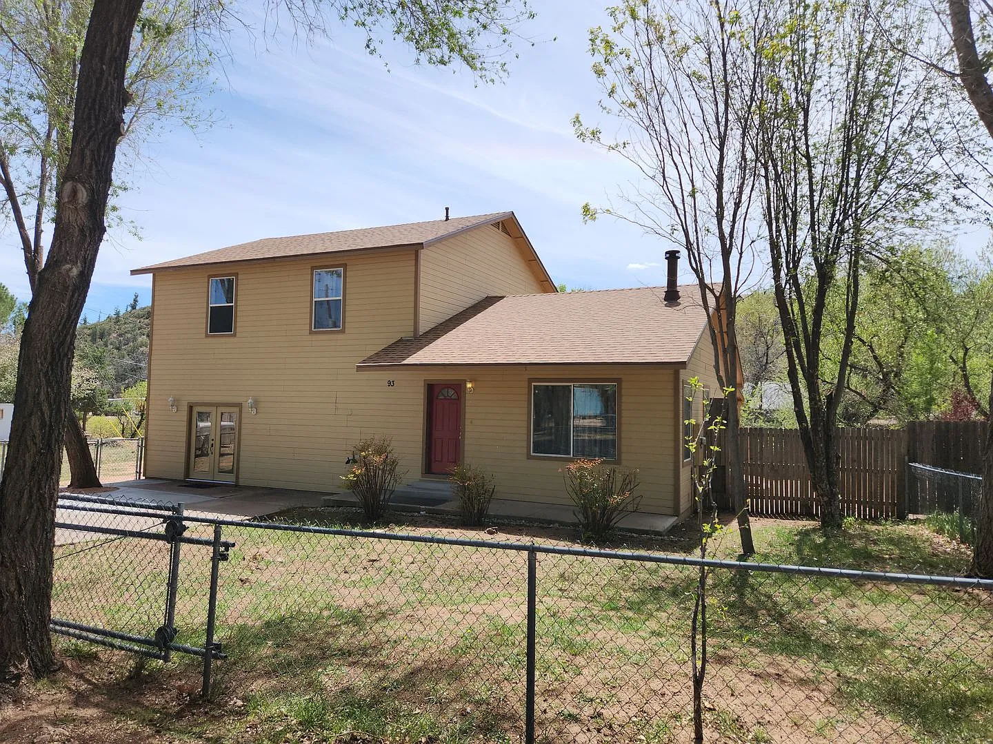 Beautiful 3 bed/3 bath home with huge bonus room — Photo 2
