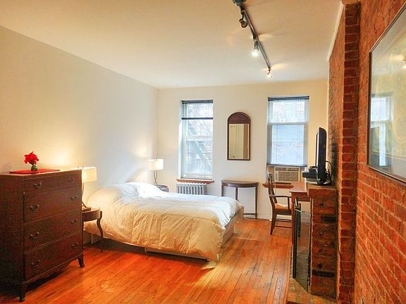 3rd image of 309 W 21st St APT 3C
