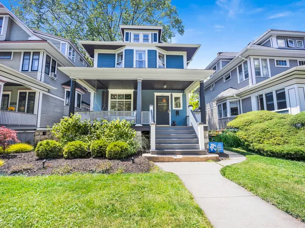 327 N Ridgeland Ave, Oak Park, IL 60302