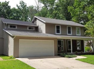 12215 Autumn Dale Ct, Maryland Heights, MO 63043